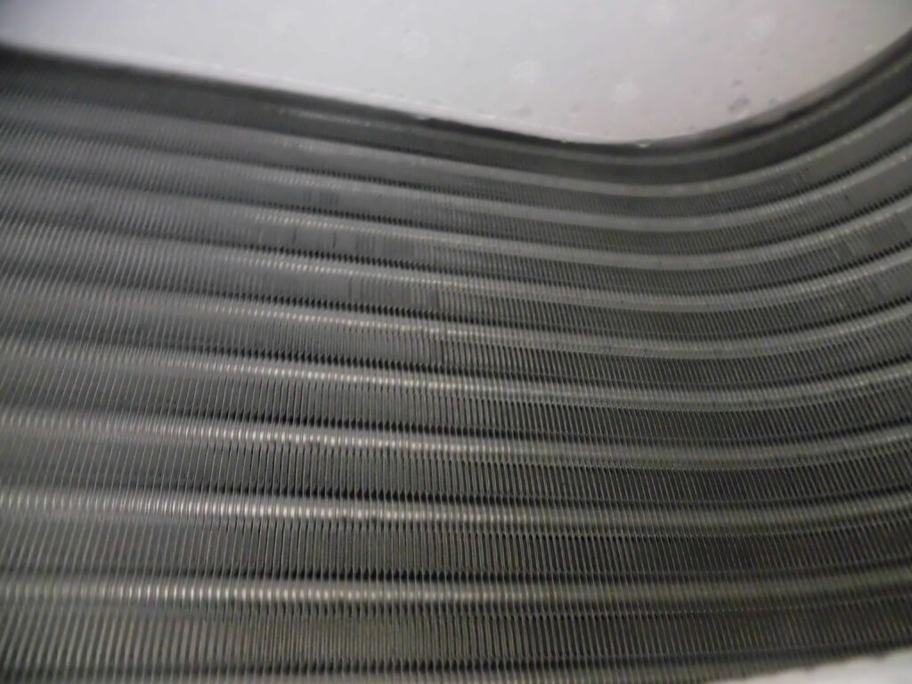 神戸市中央区のホテルで業務用エアコン分解洗浄後