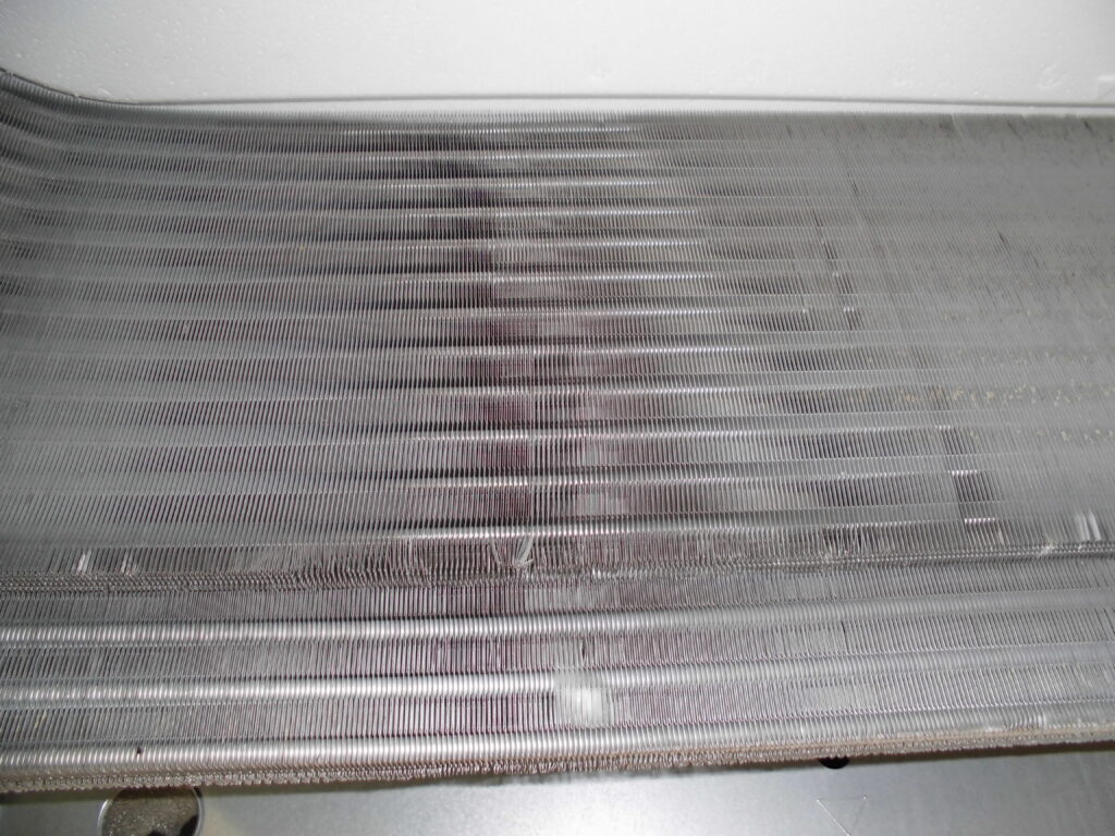 長岡京市・向日市・八幡市の業務用エアコンクリーニング 洗浄後の熱交換器アルミフィン