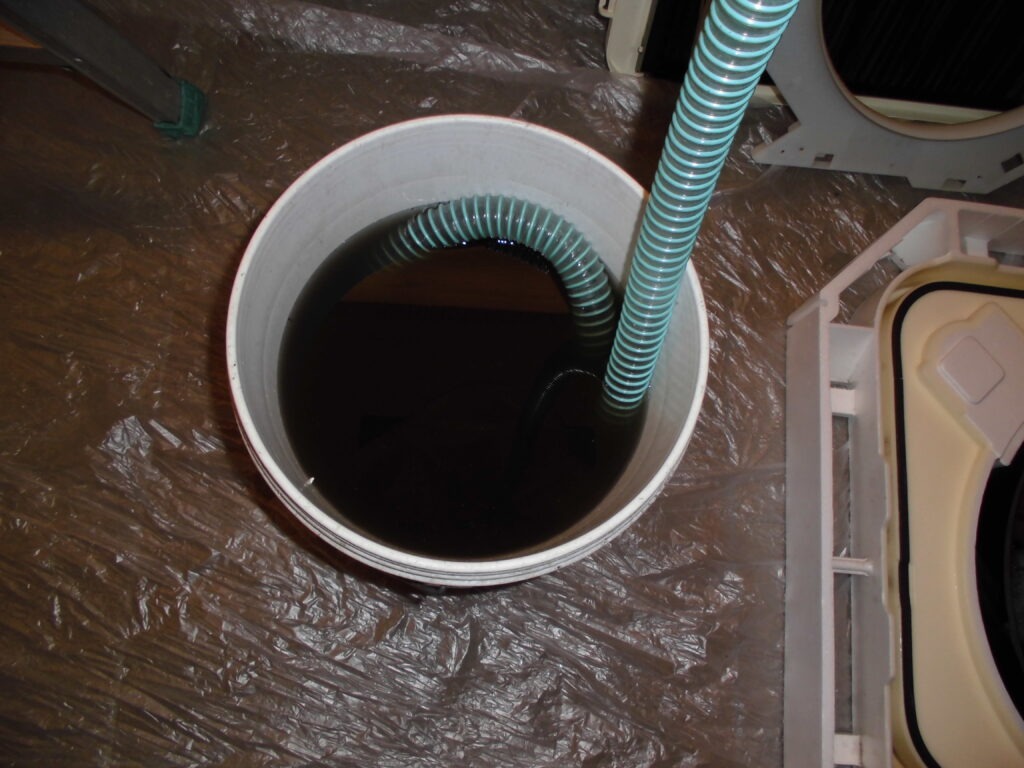 長岡京市 向日市 八幡市 エアコンクリーニング 洗浄後の汚水