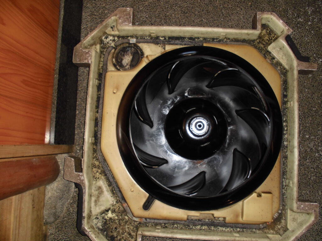 長岡京市の美容室 業務用エアコン ドレンパン