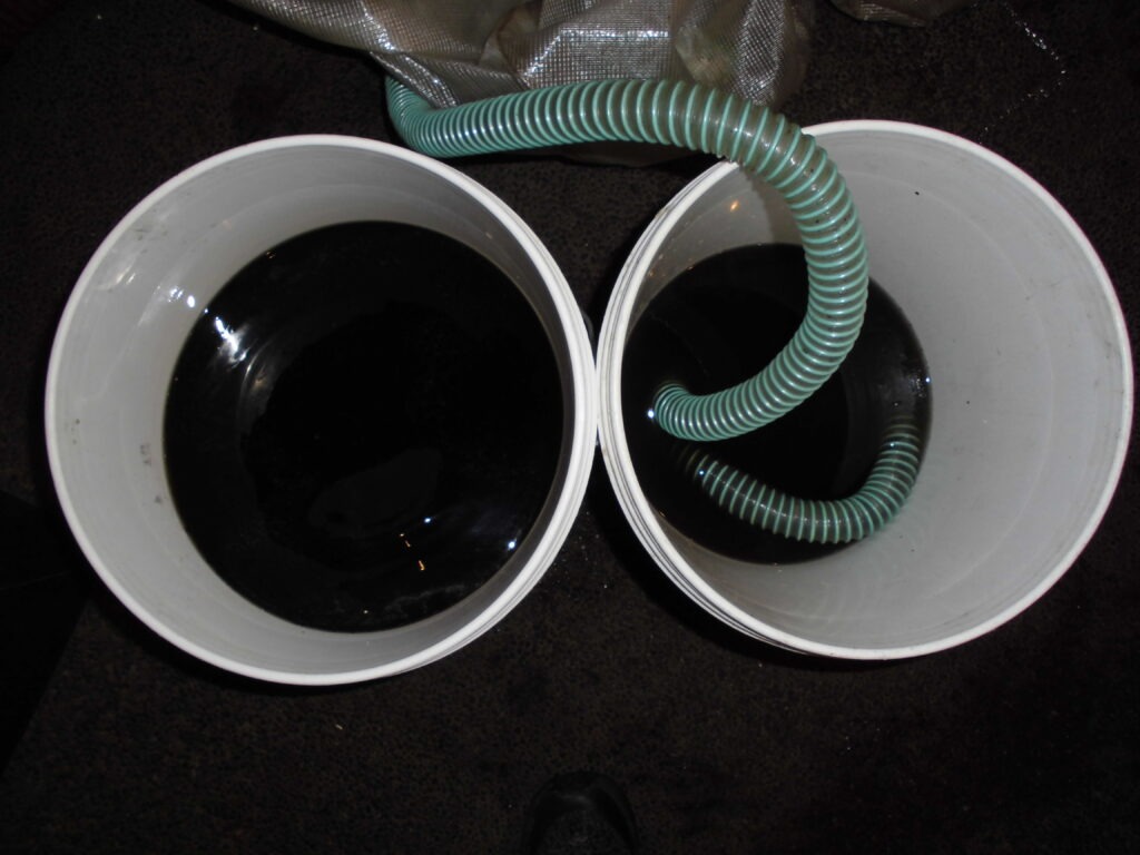 長岡京市の美容室 エアコンクリーニング 洗浄後の汚水