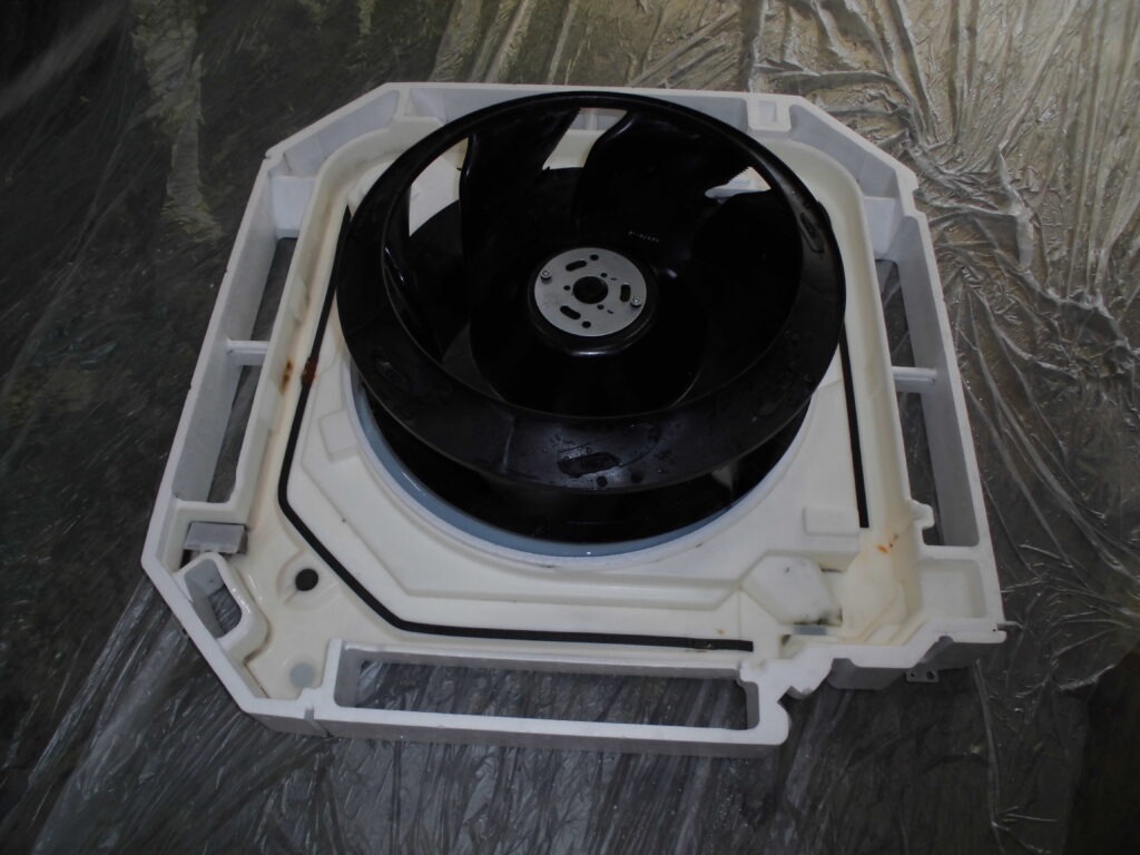 長岡京市の商業施設 エアコン洗浄後のドレンパン