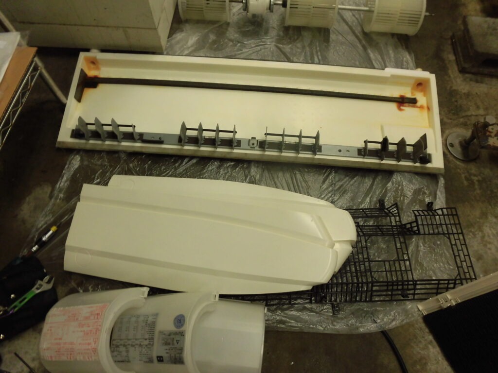 京都市の工場施設で業務用エアコンクリーニング 内部洗浄