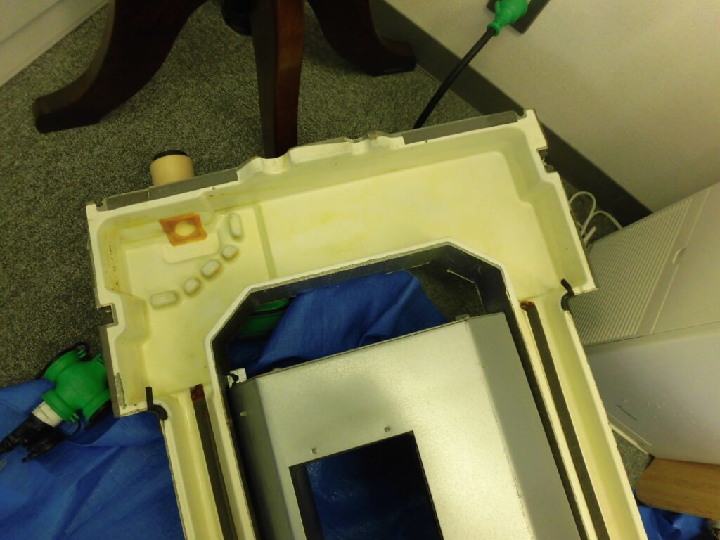 京都市の学校施設で業務用エアコンクリーニング 洗浄後