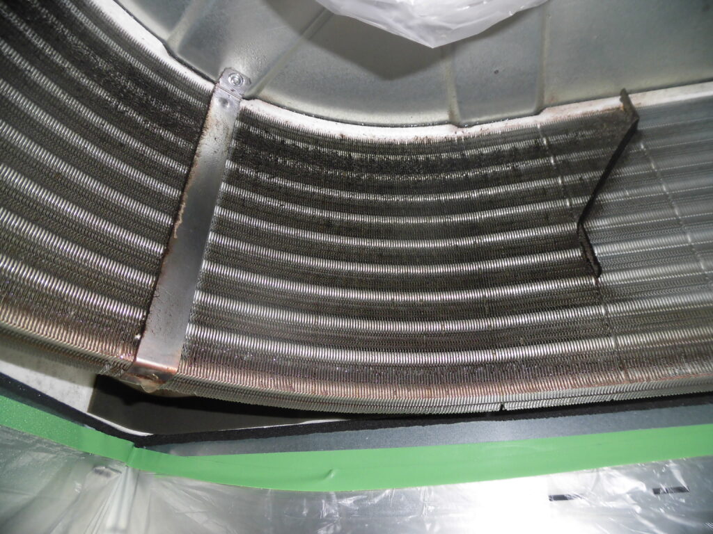 京都市の病院施設で業務用エアコンクリーニング 作業前