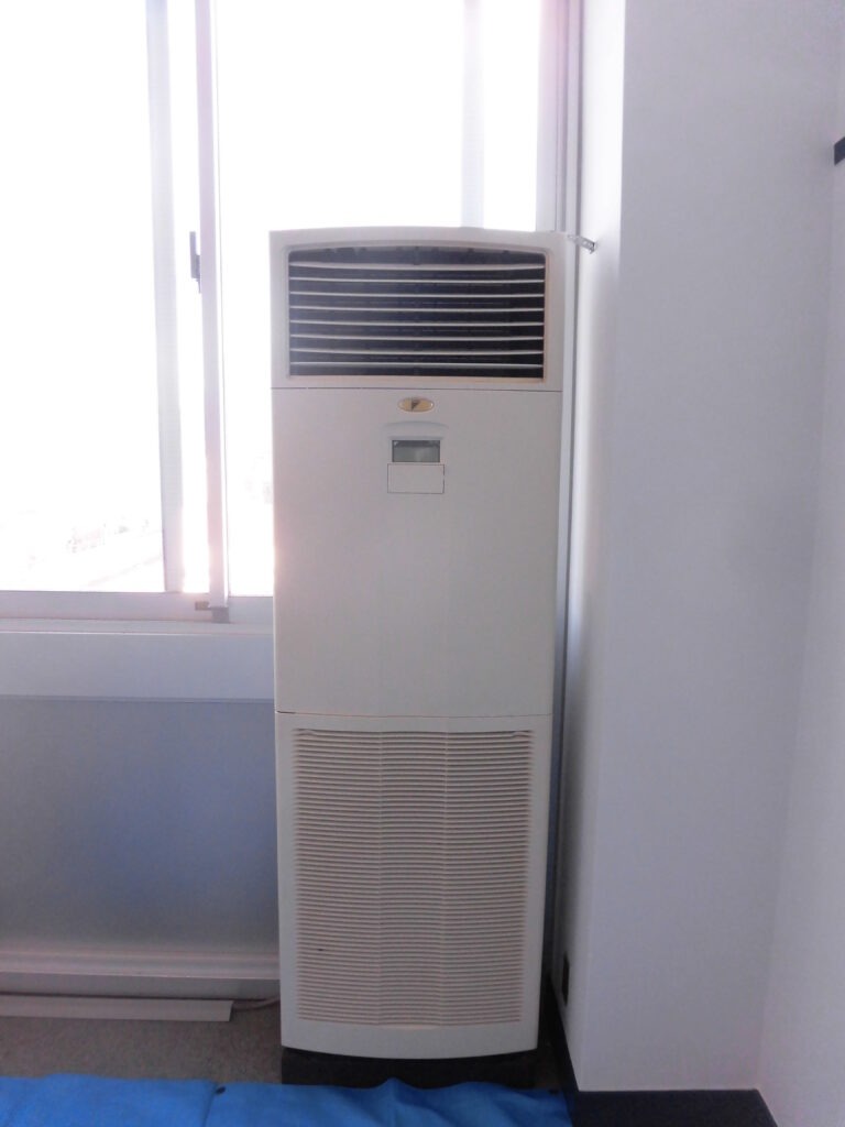 京都市の介護施設で業務用エアコンクリーニング 作業前