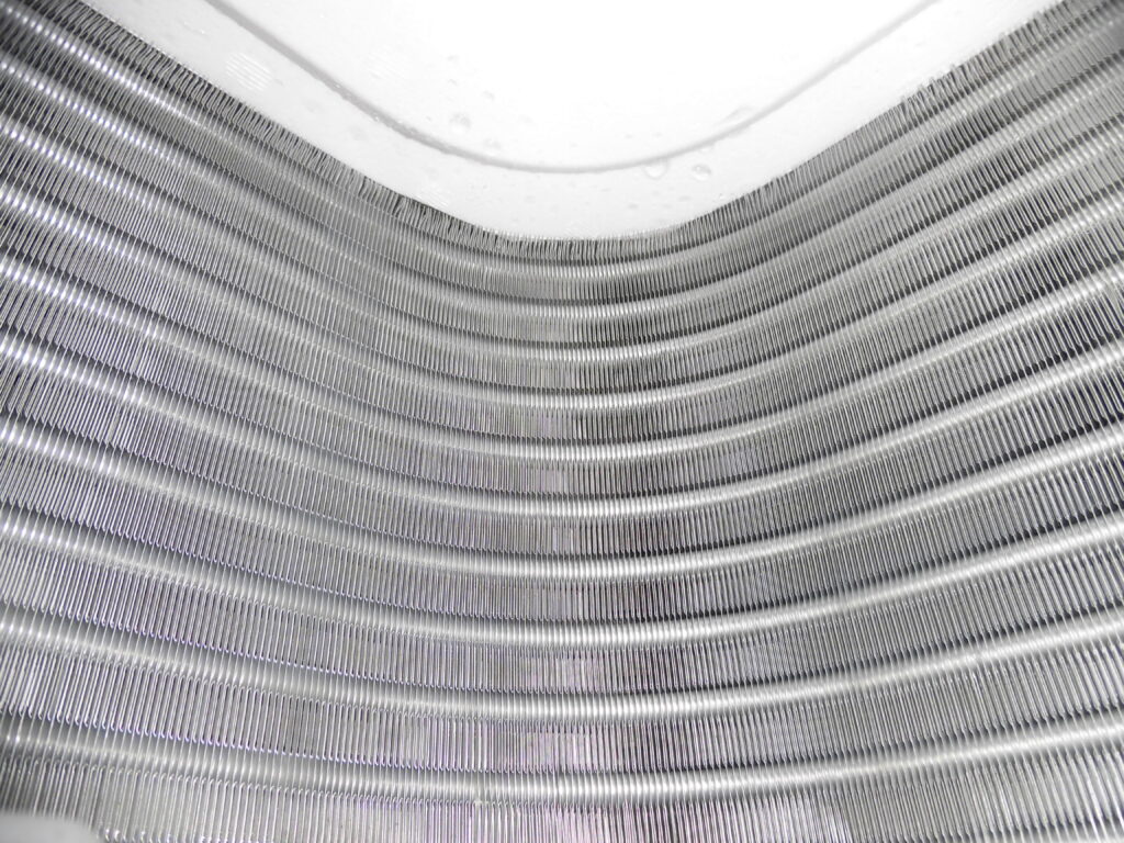 京都市の業務用エアコンクリーニング 熱交換器の高圧洗浄