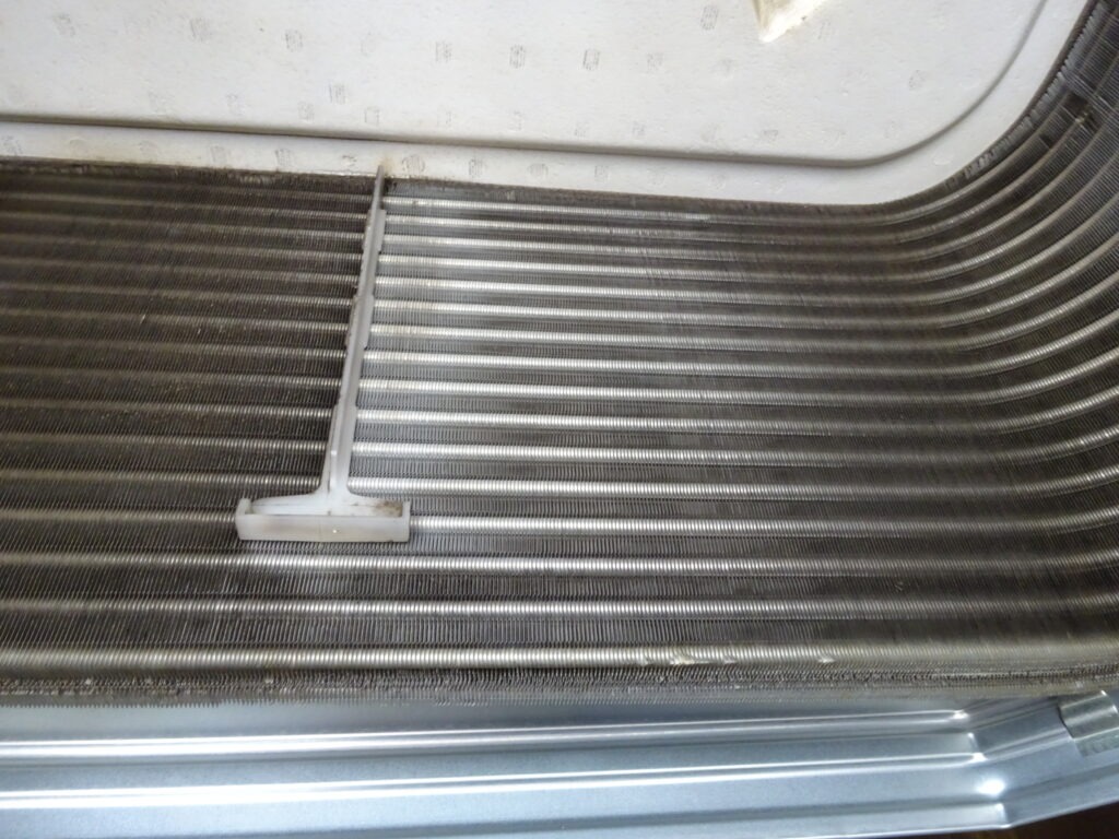 生駒市の飲食店で確認した業務用エアコン内部の熱交換器