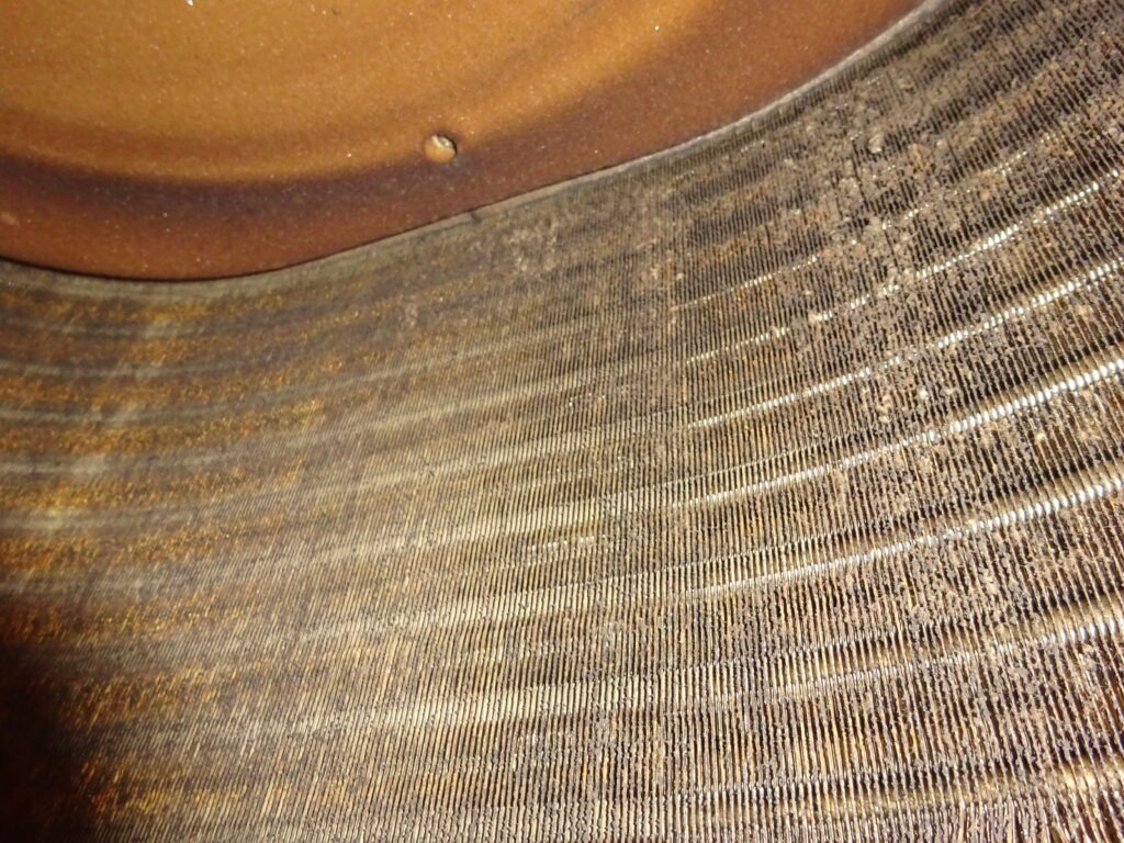 橿原市の店舗で天井カセット型エアコン分解作業