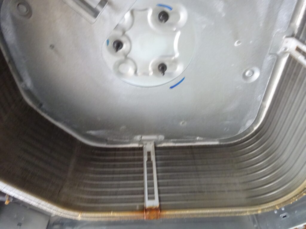 大和郡山市のオフィスでエアコン分解作業