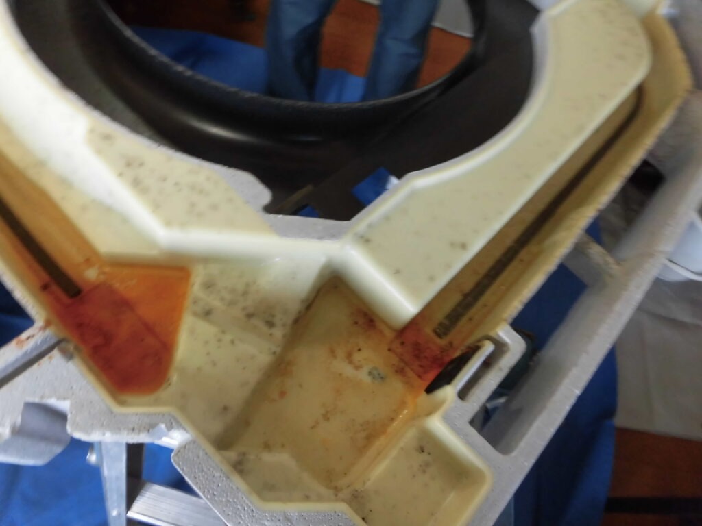 奈良市の業務用エアコンクリーニング ドレンパン汚れ 洗浄前