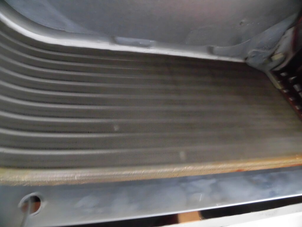 奈良市の業務用エアコンクリーニング 熱交換器アルミフィン洗浄前