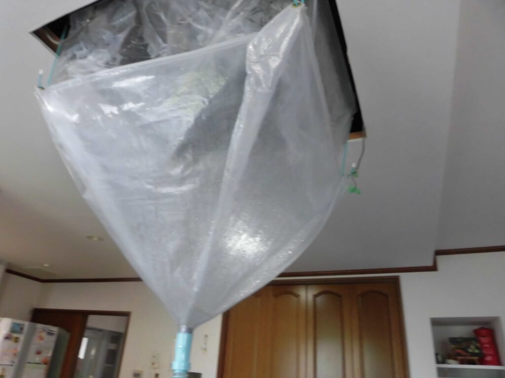 奈良市の業務用エアコンクリーニング エアコン洗浄用養生シート設置