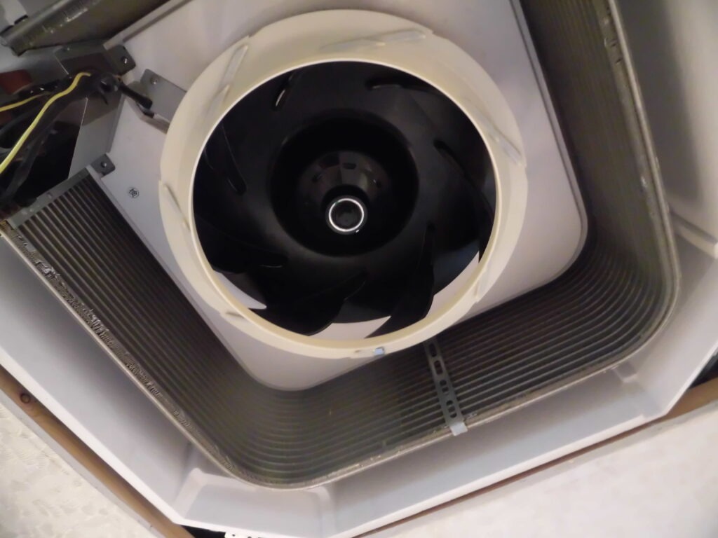 奈良市のクリニック エアコン分解作業