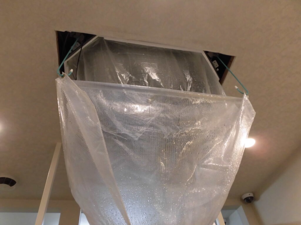 奈良市のクリニック エアコン内部高圧洗浄