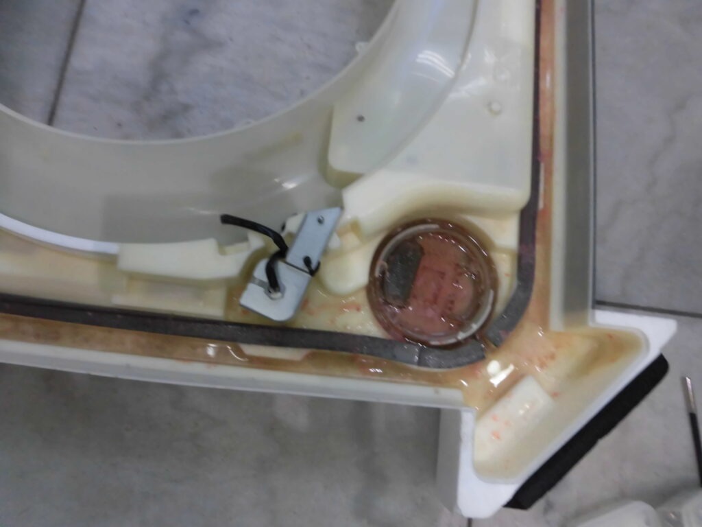 奈良市の飲食店舗 エアコン分解作業