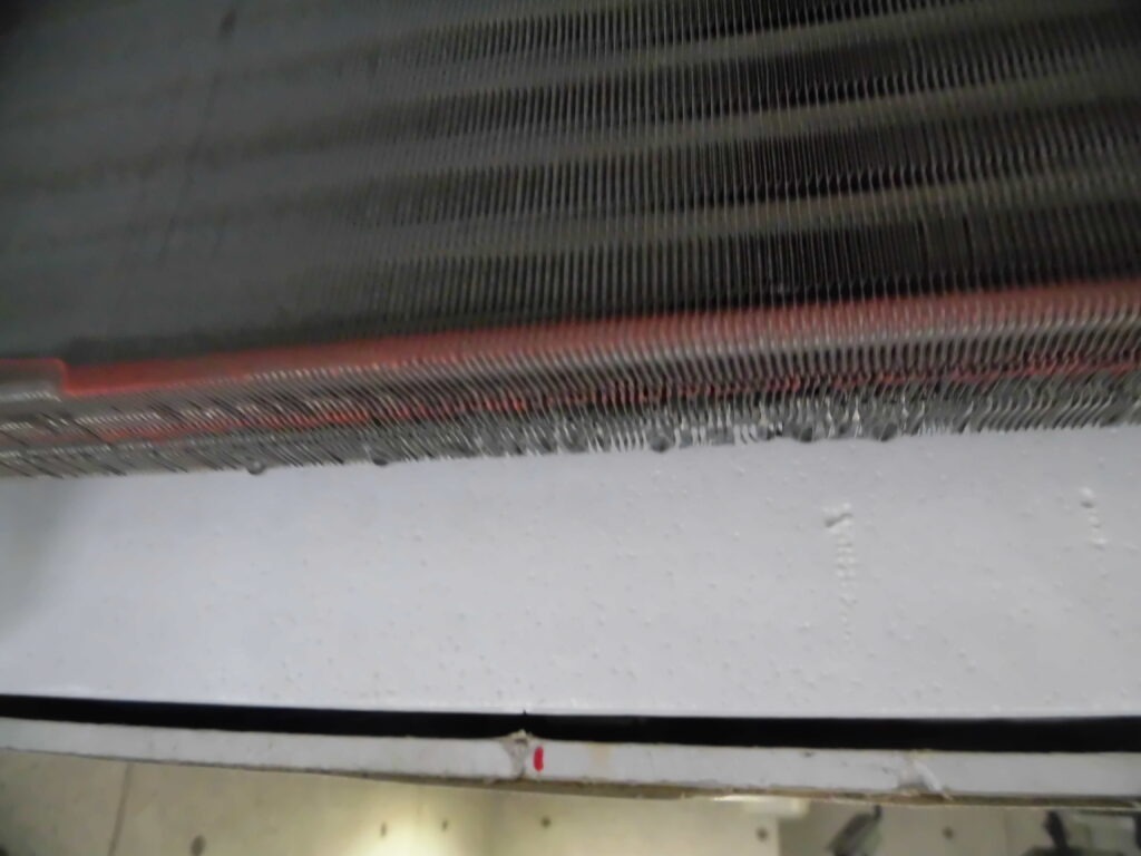 奈良市の飲食店舗 エアコン内部高圧洗浄