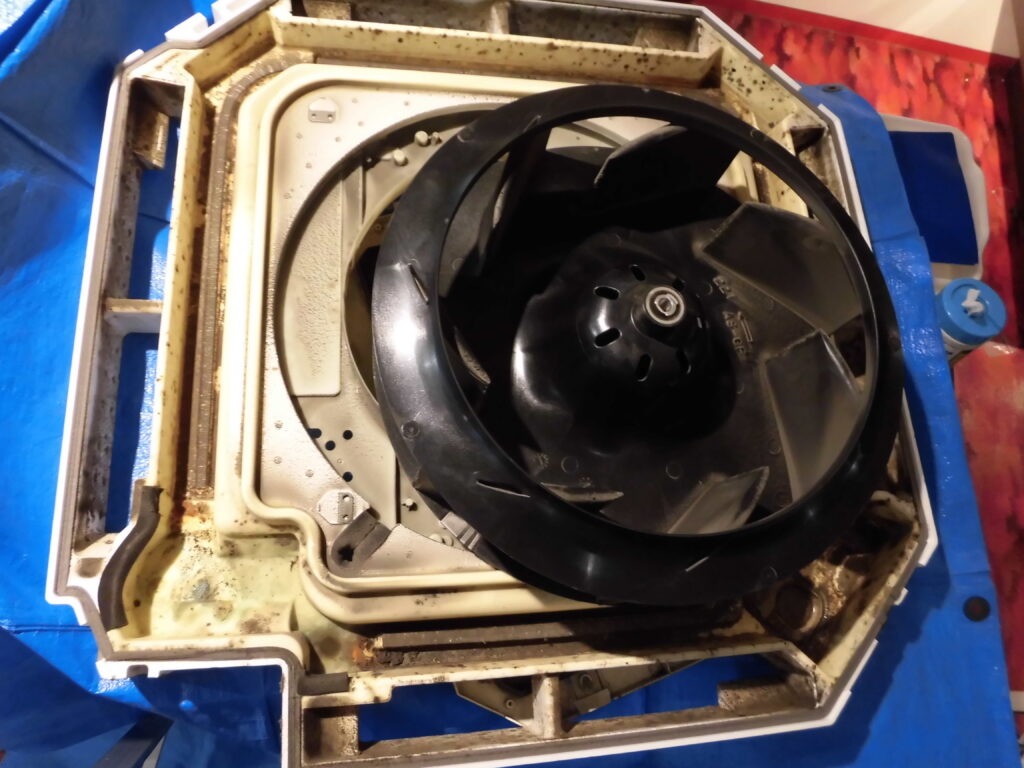 奈良市のオフィスビル エアコン分解作業