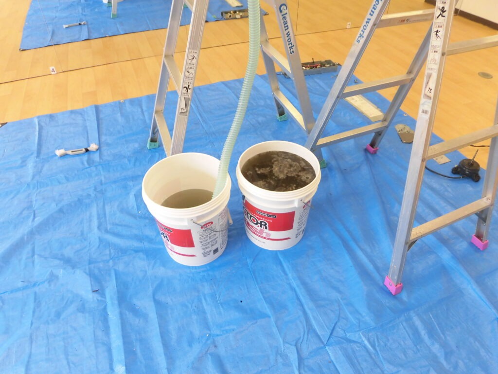 奈良市の店舗 エアコン内部高圧洗浄