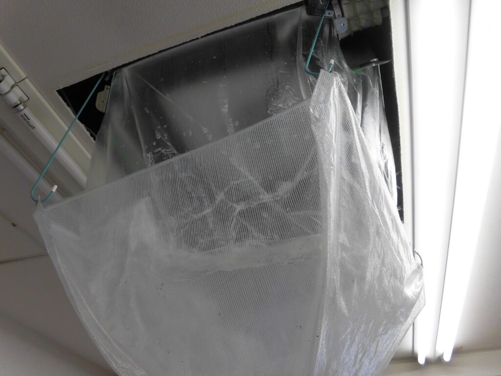 奈良市の店舗 エアコン分解作業