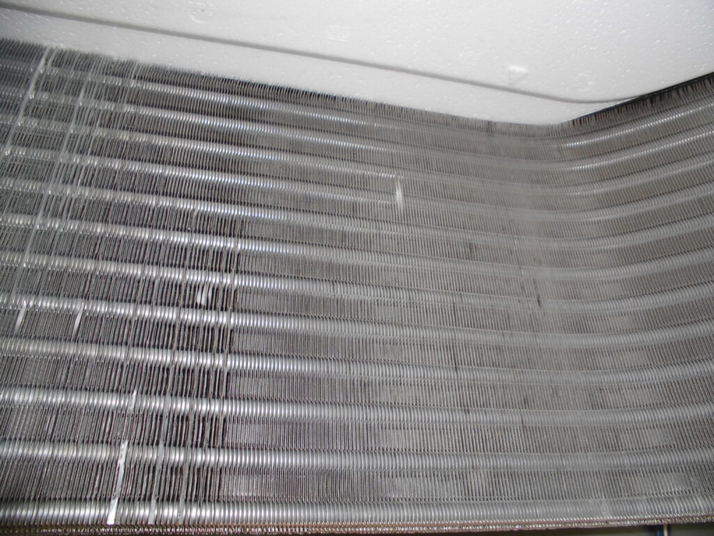 宇治市の介護施設 業務用エアコンクリーニング 作業前