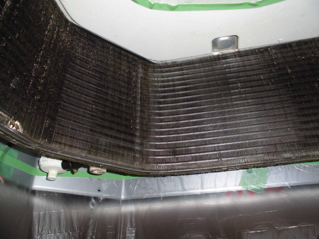 宇治市のオフィスビル 業務用エアコンクリーニング 作業前