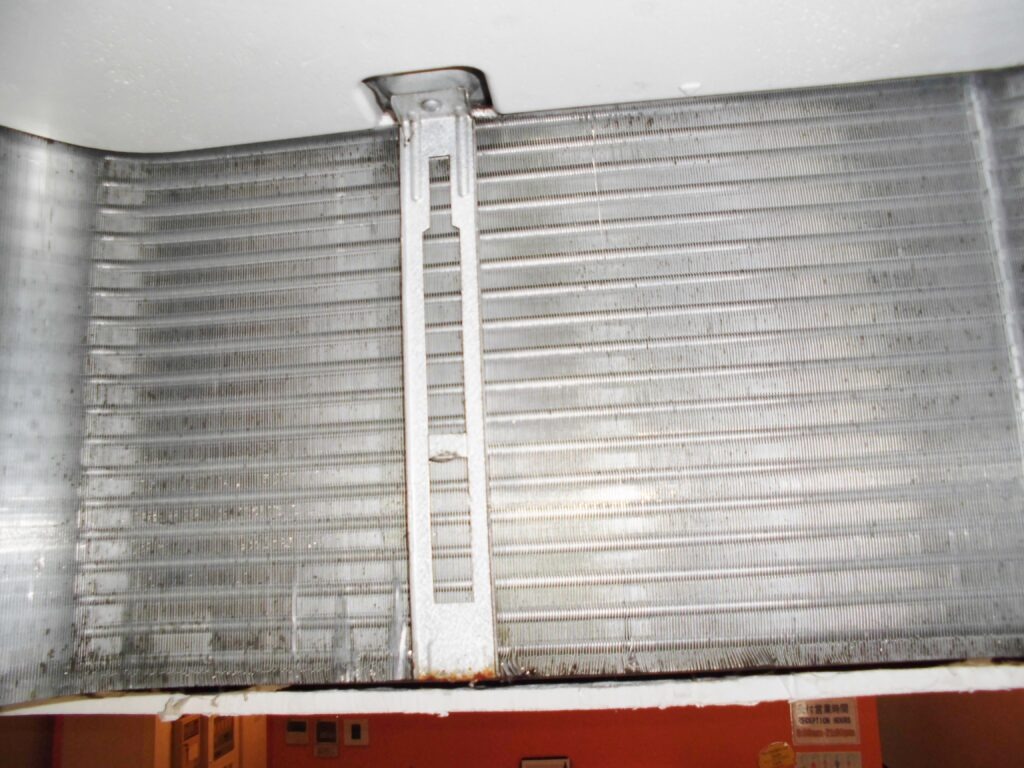 宇治市の業務用エアコンクリーニング 洗浄後の熱交換器フィン