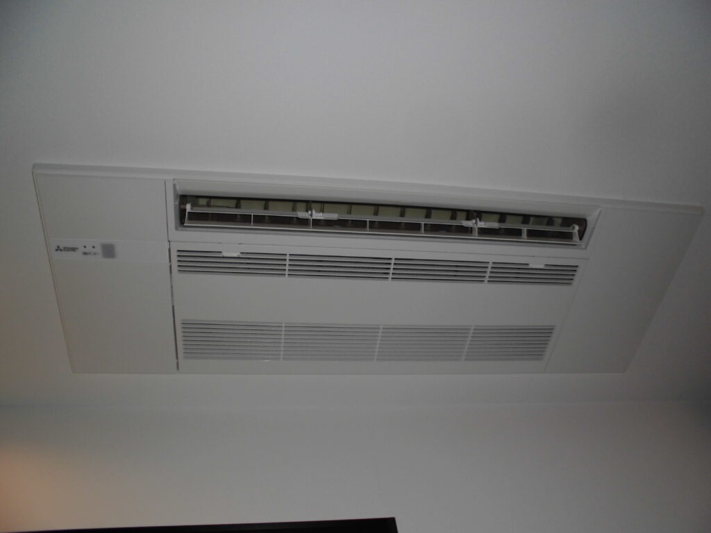 宇治市の工場施設 業務用エアコンクリーニング 作業前