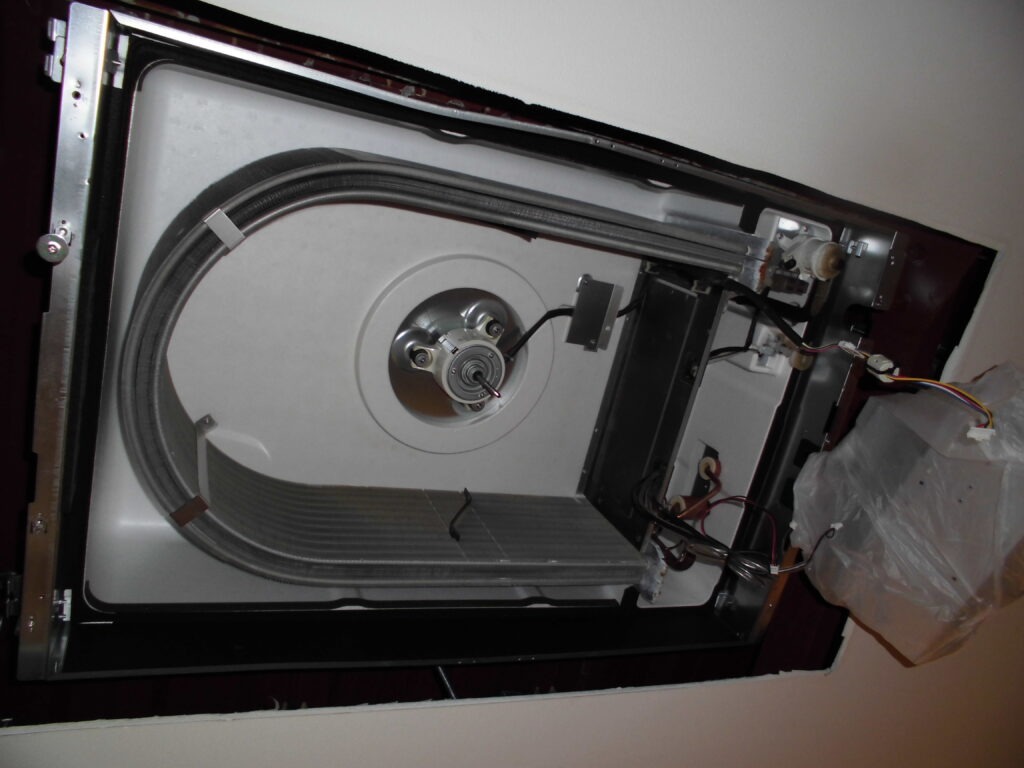 宇治市の商業施設 エアコン分解作業